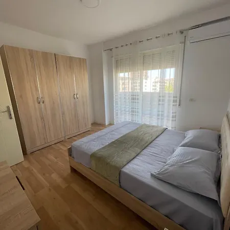 Apartament Roy Iv *